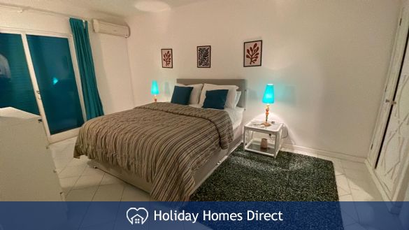 Double bed bedroom in Prainha Village Portugal