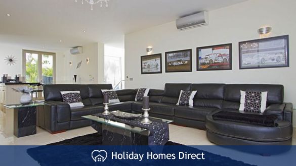 Villa insignia sitting room with coffee table