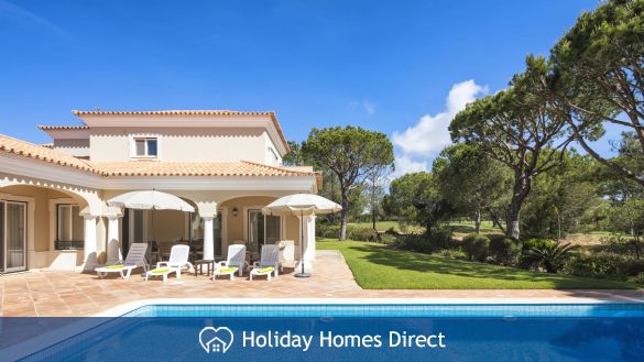 Private swimming pool and sunbed in Quinta do Lago