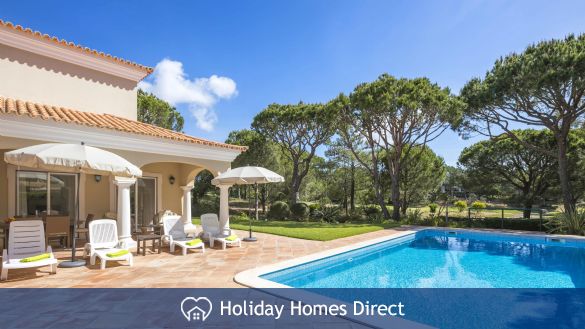 Private swimming pool and sunbed in Quinta do Lago