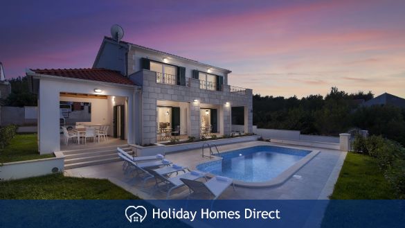 Villa Makarac, Milna, Brac Island – 4 bedroom villa with pool