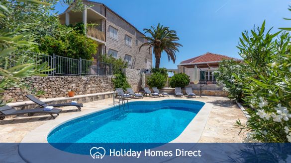 Villa Mir Vami, Sumartin, Brac Island – 4 bedroom villa with pool