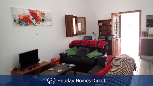 Spacious lounge and kitchen area