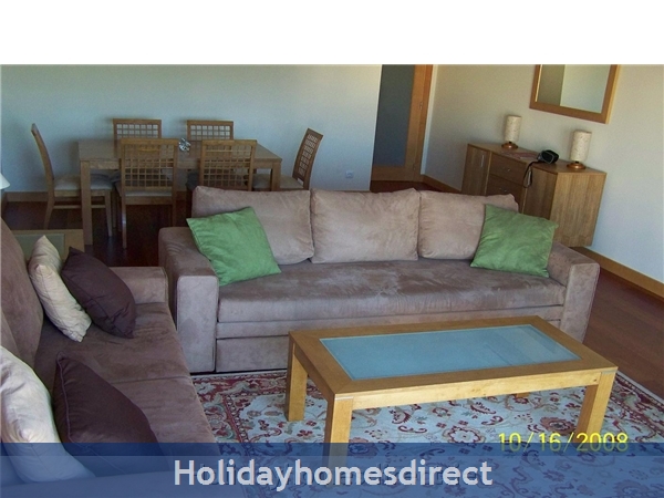 Large lounge with 2 sofabeds