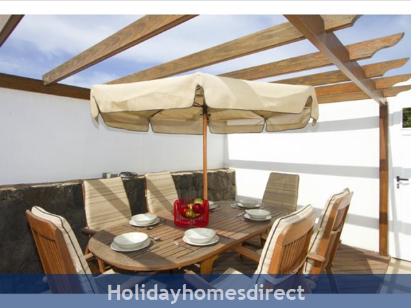 Villa Juanitas dining table in Puerto Del Carmen