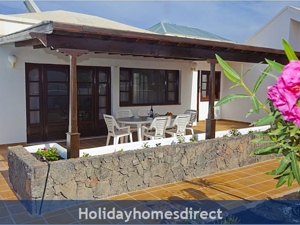 Villa Kalina private seating area in Lanzarote