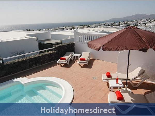 Villa Carol Private swimming pool and sunbeds