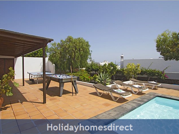Villa Corona private pool table and sunbeds