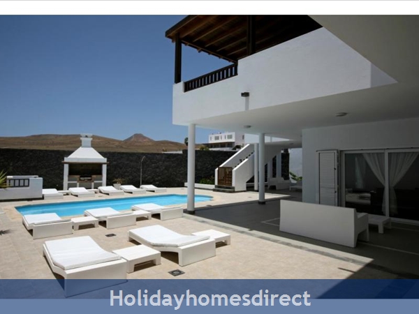 Villa Calero private swimming pool and sunbeds